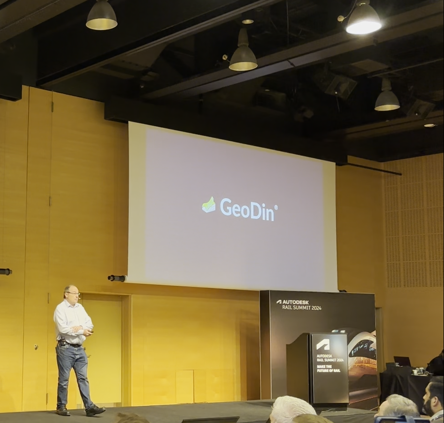 Person presenting GeoDin on stage